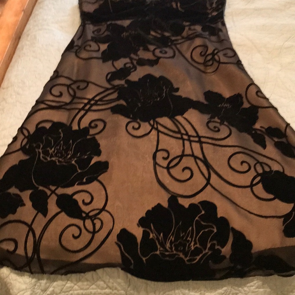 Black rose detail sleeveless dress